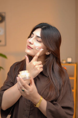 A Blun customer using the Camel Milk Cream